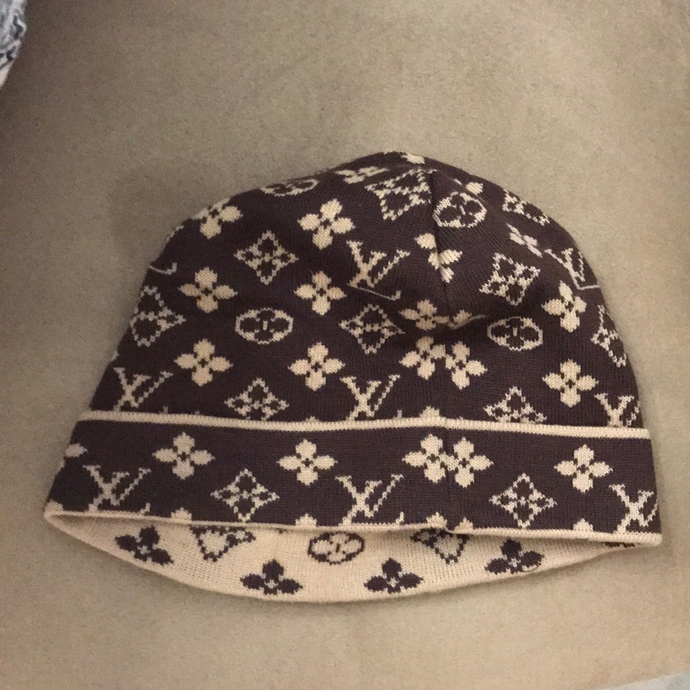 LOUIS VUITTON snow cap